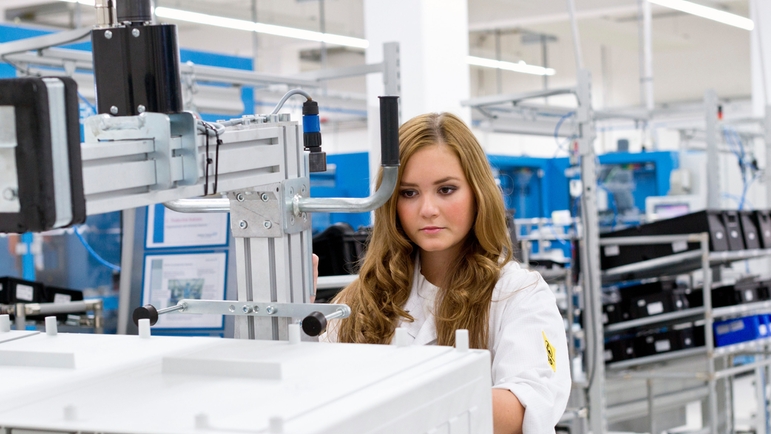 Fully concentrated on precision device assembly