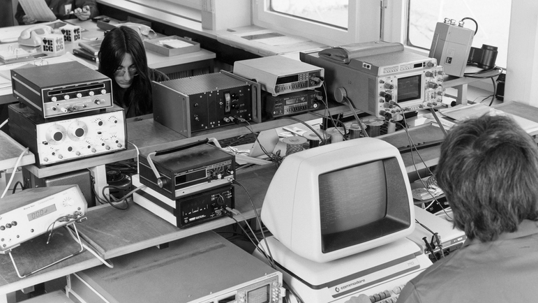 1984 : Compétences solides en recherche et développement : l'informatique est une activité courante chez Endress+Hauser. 1984 : Compétences solides en recherche et développement : l'informatique est une activité courante chez Endress+Hauser.