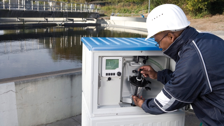 Bemonstering in een waterinstallatie met Liquistation CSF48