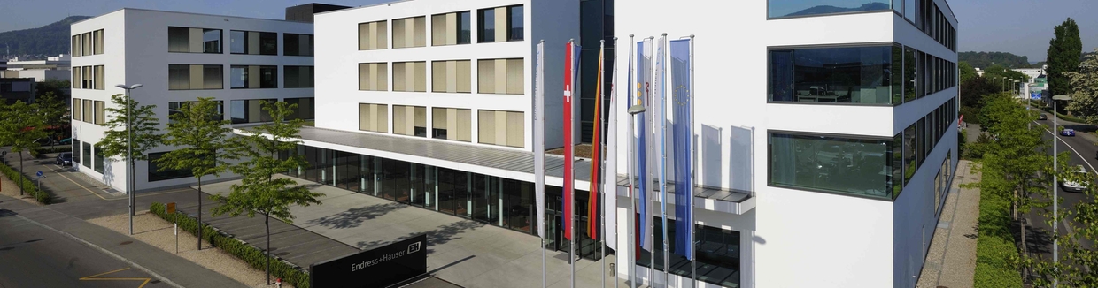 Endress+Hauser's Hauptsitz: das Sternenhof Gebäude in Reinach, Schweiz