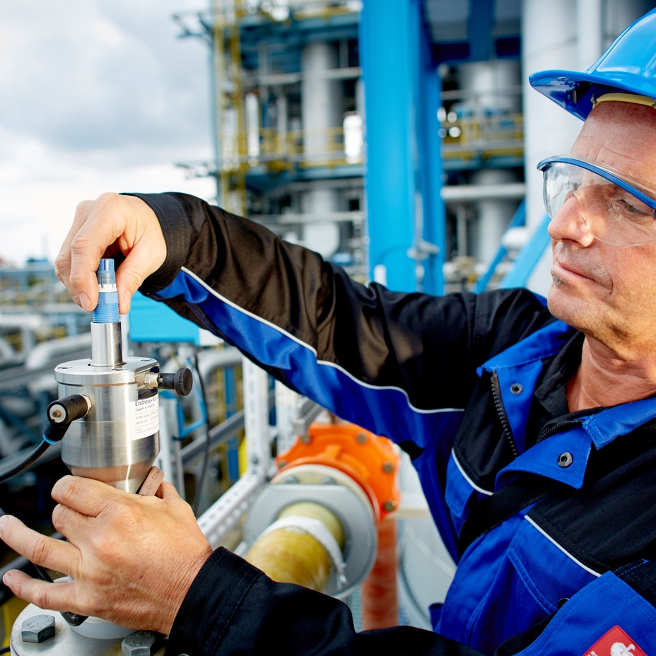 Memosens en pH-sensor in een chemisch proces met een onderhoudsmanager