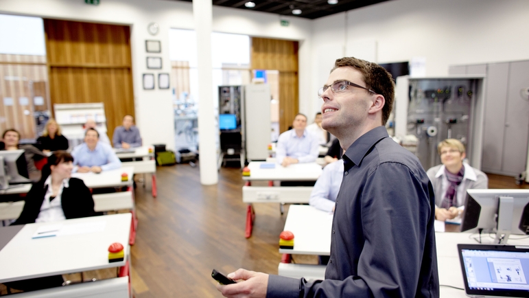 Formation technologique – transfert de connaissances sur tous les aspects de la communication numérique.