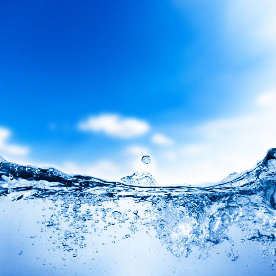 Kristallklares, gereinigtes Trinkwasser
