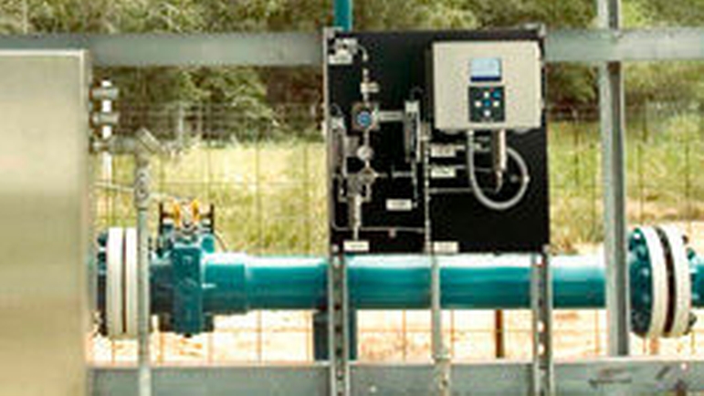 Photo d'un analyseur QF installé mesurant le gaz naturel