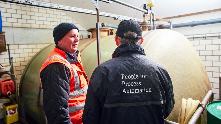 Tank in einer Kläranlage für Chemikalien auf Basis von Eisen und/oder Aluminium