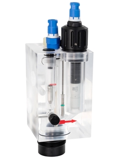 Memosens CCS51D digitale vrij-chloorsensor geïnstalleerd in CCA250-flowarmatuur met pH-sensor
