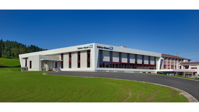 Nieuwe bedrijfsgebouwen van de Endress+Hauser Group zijn gebaseerd op een duurzaam energieconcept.