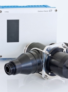 De Flowfit CUA252-flowarmatuur met het gemonteerde ultrasone reinigingsinstrument CYR52.