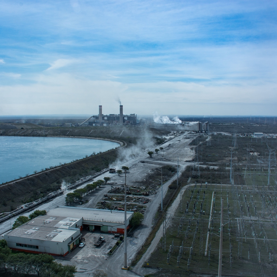 Dampfkraftwerk mit Kühlwasser