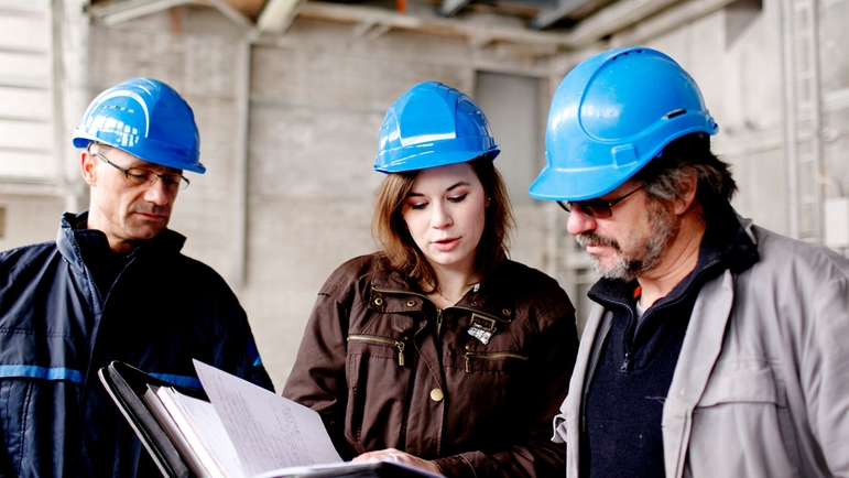 Surveillance du stock sur le site de construction