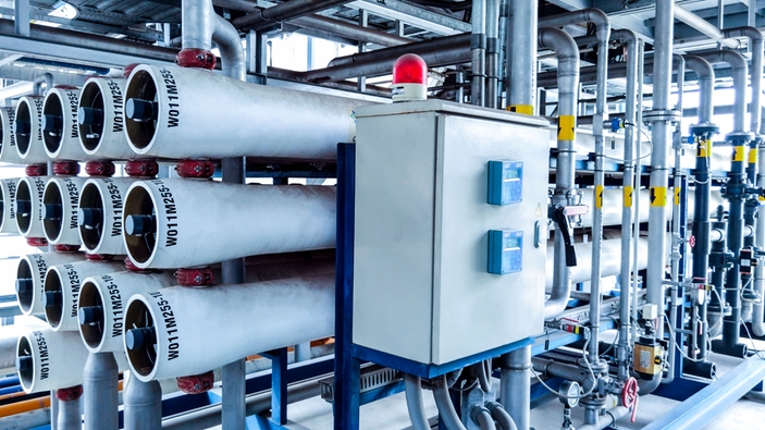 Omgekeerde-osmosesystemen in een waterbehandelingsinstallatie