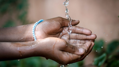 Sauberes Wasser und sanitäre Einrichtungen für die Welt