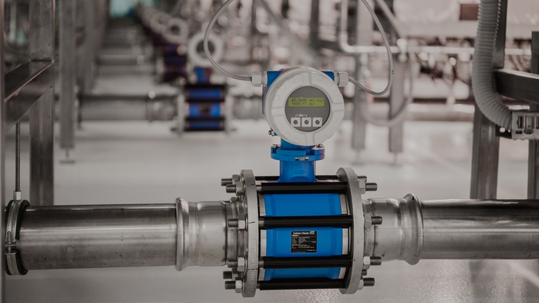 Proline Promag 10D elektromagnetische flowmeter die de snelheid van de algensuspensie bewaakt