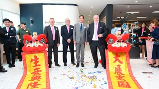 Jens Winkelmann, Richard Yu, Frank Grütter et Matthias Altendorf lors de l'inauguration.