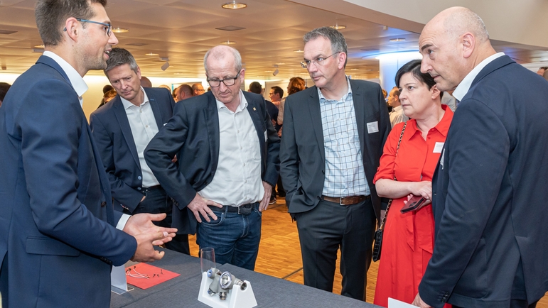 Lors de la rencontre annuelle des innovateurs, les inventeurs du groupe Endress+Hauser présentent leurs développements.